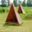 Պապիկի տեսքով Tipi Nature wooden house փայտե ճամբարատուն խնայված կանաչ մարգագետնին: