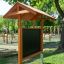 Outdoor Classroom փայտե բենչերով, արև պաշտպանությամբ և մի սև տախտակով բացօթյա դասասենյակային սարքավո