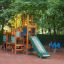 Tower with Slide մանկական խաղահրապարակային սարք, կանաչ սահնակով և փայտե կառուցվածքով: